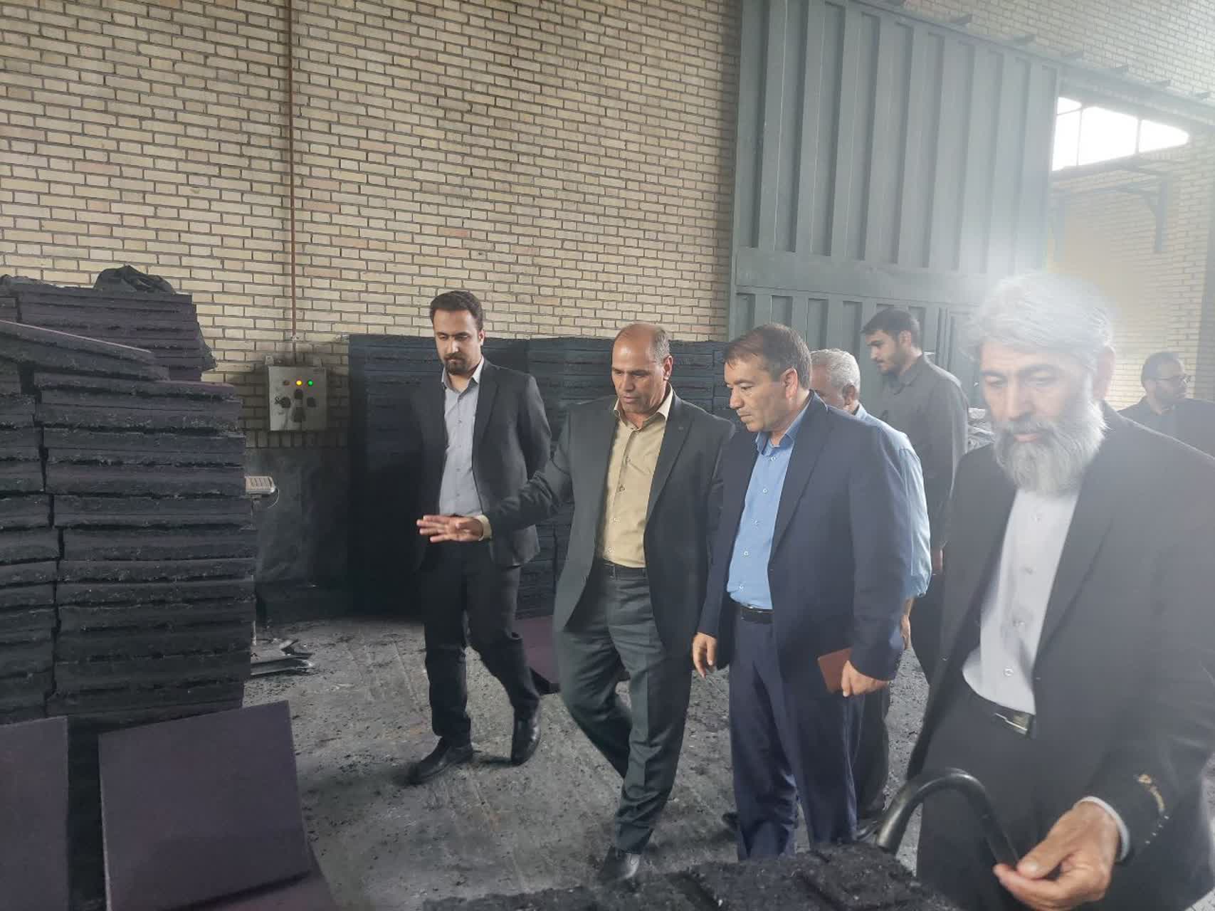 بازدید شهردار تربت جام از خط تولید کارخانه کفپوش گرانولی شرکت پردیسان
