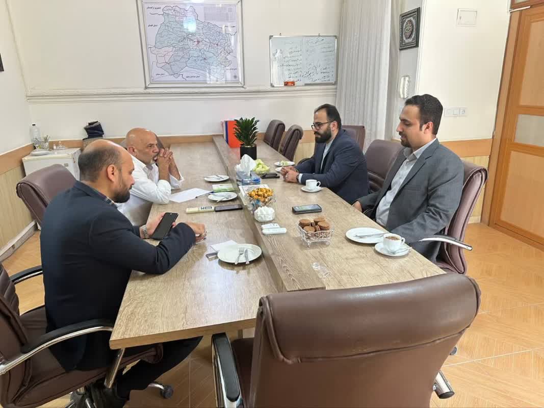 نشست معاون بازرگانی و برنامه‌ریزی شرکت همیار زیست‌گستر پردیسان با مدیرعامل سازمان همیاری شهرداری‌های خراسان شمالی